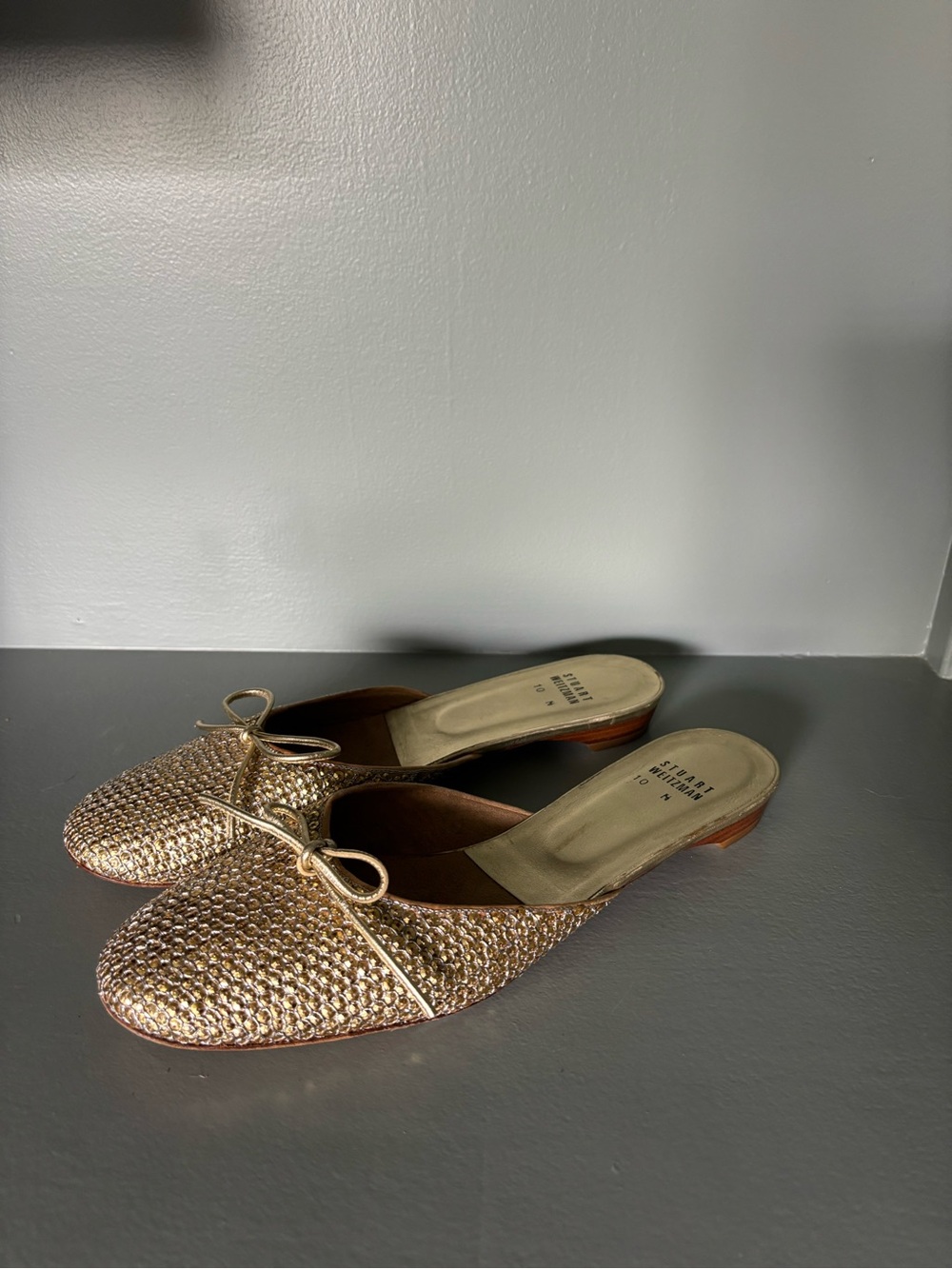Stuart Weitzman Metallic Gold Woven Bow Mules - Sz 10